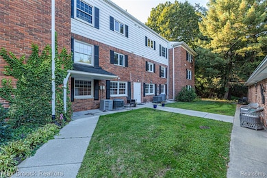 229 Barden Rd, Bloomfield Hills, MI 48304 - photo 5