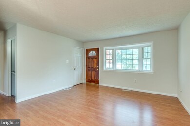 817 W Maple Ave, Sterling, VA 20164 - photo 3