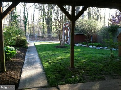 915 Circle Dr, Halethorpe, MD 21227 - photo 2