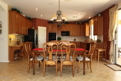 Gourmet Kitchen with LRG Eating Area!