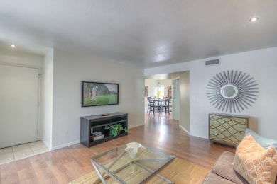 Living Room (5)