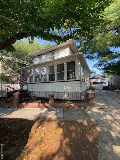 939 College Place, College Point, NY 11356 - photo 2