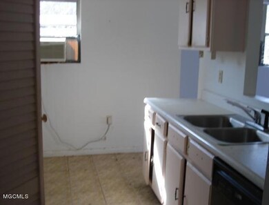 8076 Jeff Davis Dr, Bay Saint Louis, MS 39520 - photo 5