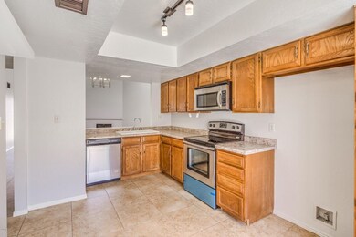 1828_s_river_dr_MLS_HID1113086_ROOM07kit