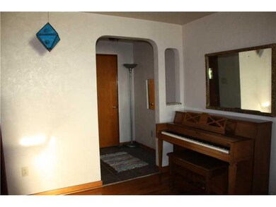 Entry/Foyer.