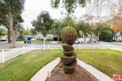 21021 Costanso St, Woodland Hills, CA 91364 - photo 4