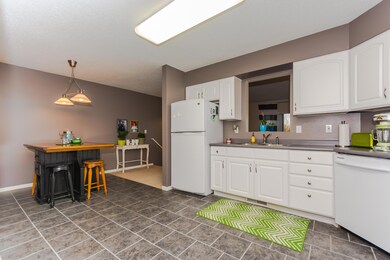 Kitchen & dining