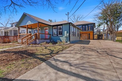 View of front of house featuring driveway, a shin