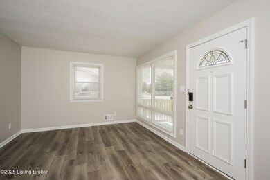 8300 Pandorea Dr, Louisville, KY 40258 - photo 5