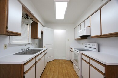 304 S 7th St, Beasley, TX 77417 - photo 7