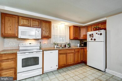 128 2ND FLOOR W Main St, New Holland, PA 17557 - photo 3