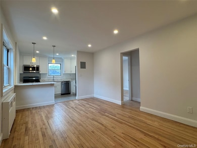 Laurelton Gardens unit Lower, Rosedale, NY 11422 - photo 2