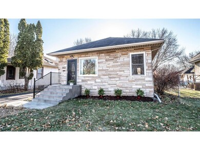 Welcome to this Howe neighborhood bungalow!