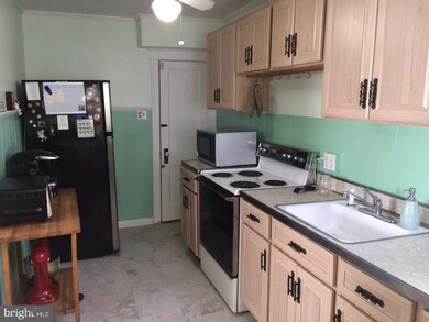 233 W Albemarle Ave, Lansdowne, PA 19050 - photo 6