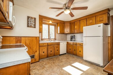 17 Arch St, Ludlow, MA 01056 - photo 5