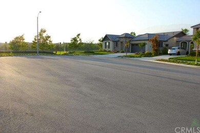 CULDESAC LEADING TO PARK