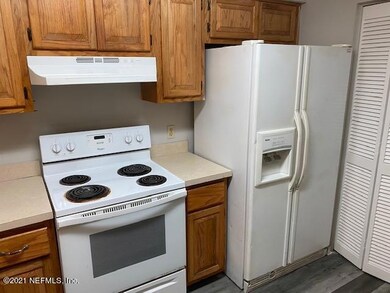 4516 Melissa Ct W, Jacksonville, FL 32210 - photo 4