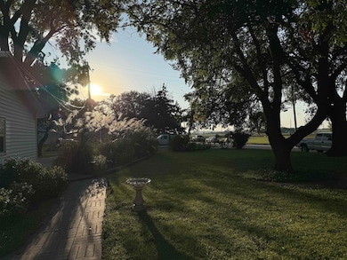 133 N Cedar St, Lindsborg, KS 67456 - photo 2