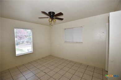 1002 Hillyer St unit 4, San Marcos, TX 78666 - photo 5