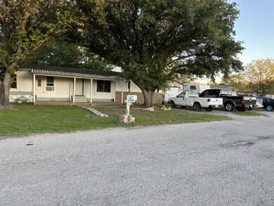 1902 Long Cir, Azle, TX 76020 - photo 2