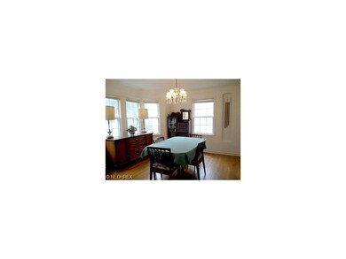 Dining room with bay window