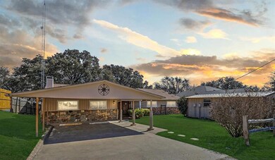 6916 Quarteroaks Dr, Azle, TX 76020 - photo 2