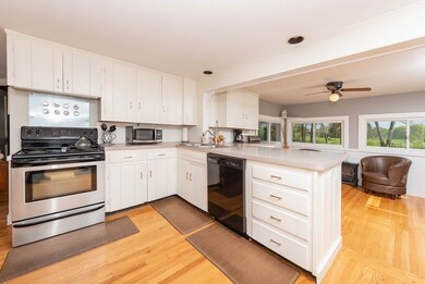 41 Norman St, Rockland, MA 02370 - photo 4