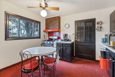 530 Waco Ln, Carpentersville, IL 60110 - photo 2