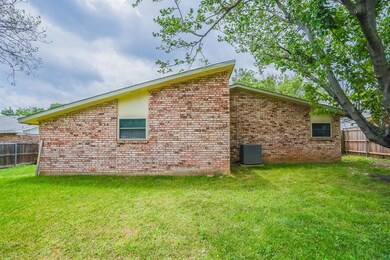 621 Spring Forest Dr, Bedford, TX 76021 - photo 7