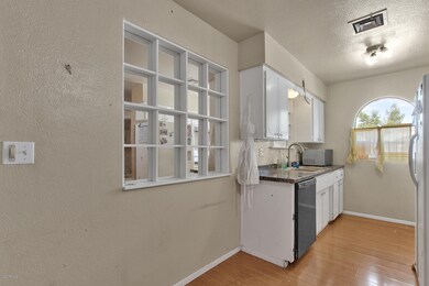 1101 W EMERALD AVE MESA 85210 kitchen