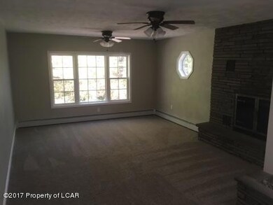 211 Post Hill Rd, Falls, PA 18615 - photo 4