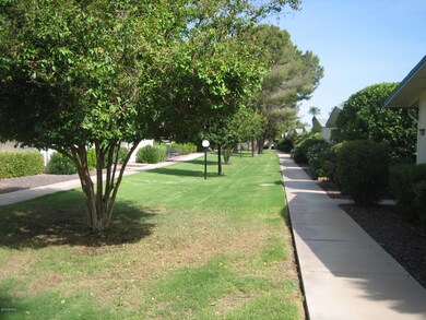 10524 W Highwood Ln, Sun City, AZ 85373 - photo 2