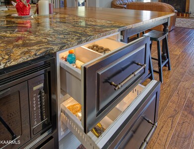 2212 Fallen Oaks Dr, Knoxville, TN 37932 - photo 5