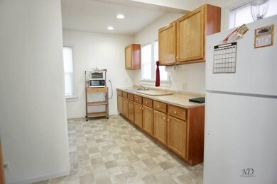 unlisted-address, Waukegan, IL 60085 - photo 5