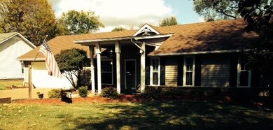 2000 Cobb Dr, Columbia, TN 38401 - photo 3