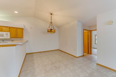 831 Havenshire Rd, Naperville, IL 60565 - photo 7