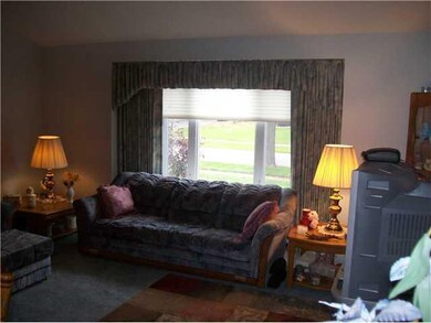 Living Room LIVING RM WITH LG PICTURE WINDOW VAULT