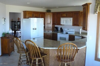 kitchen/breakfast bar