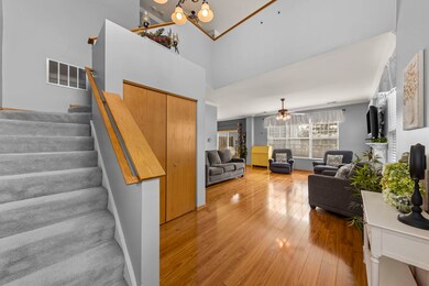 2736 Mcclennan Ct unit 271104, Naperville, IL 60563 - photo 2