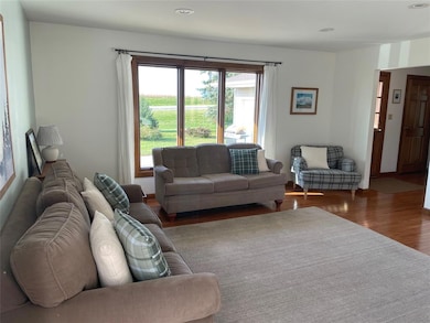 3798 60th St, Grinnell, IA 50112 - photo 7