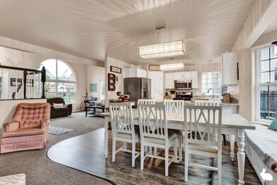 14_DiningKitchen