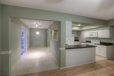 9703 W Hawthorn Ct