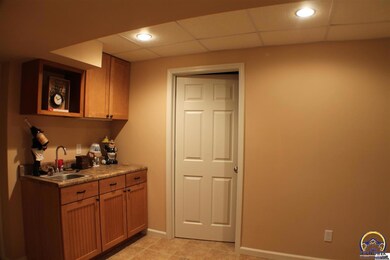 921 SE 44th Terrace, Topeka, KS 66609 - photo 4