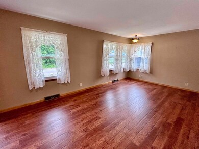 609 S Mill St, Decorah, IA 52101 - photo 3