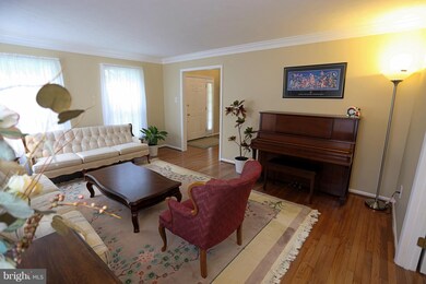 12311 Chagall Dr, North Potomac, MD 20878 - photo 4