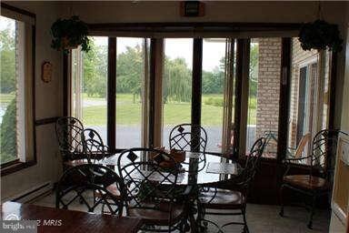 340 Meadowcreek Dr N, Chambersburg, PA 17202 - photo 6