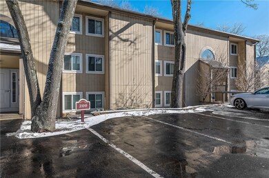 400 New River Rd unit 212, Manville, RI 02838 - photo 2