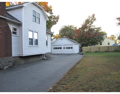 32 Stuart St, Springfield, MA 01119 - photo 3