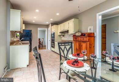 9218 Santayana Dr, Fairfax, VA 22031 - photo 6