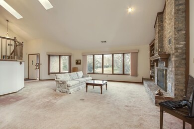 04_240 Cheestana Way_Living02